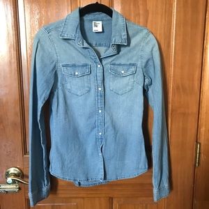 Women’s H&M chambray shirt.